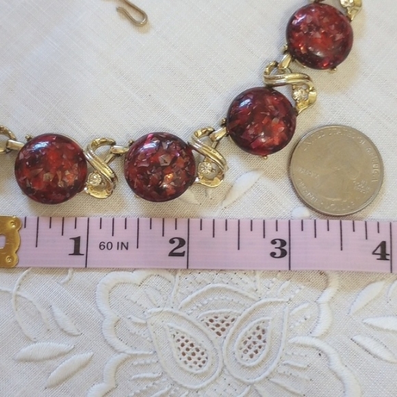 1960s Vintage Red Confetti Lucite Round Link Bib Necklace With  Gold Glitter - Picture 5 of 9